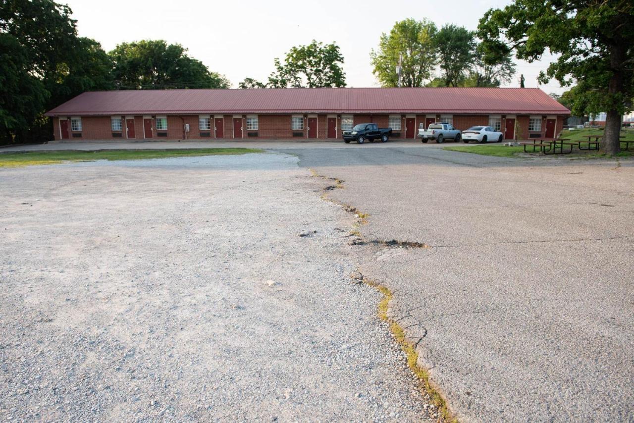 Americas Best Value Inn And Suites Siloam Springs Exterior photo