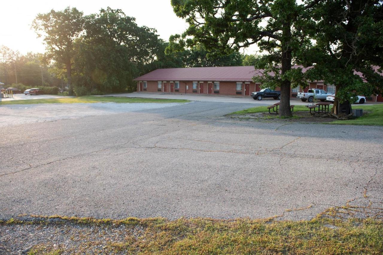 Americas Best Value Inn And Suites Siloam Springs Exterior photo